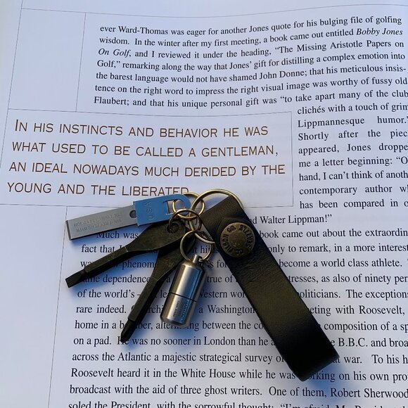 Filson leather tool keychain set - Picture 10 of 11